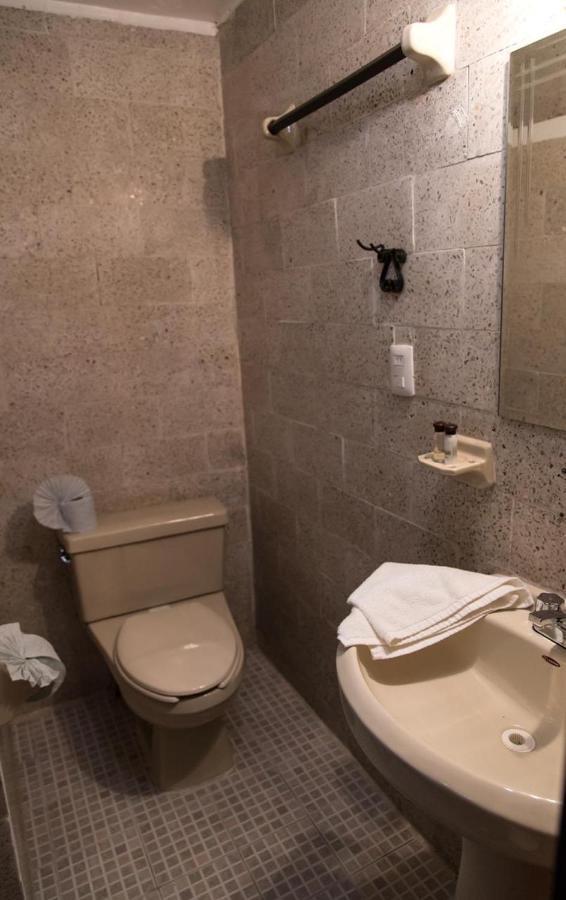 Hotel D'Monica San Cristóbal de Las Casas المظهر الخارجي الصورة